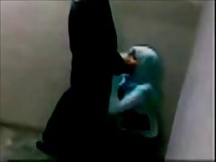 Красиві лесбіянки грають у героїв і трахкають один одного дівчата цілуються порно відео