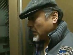 Чорна парочка любить енергійний секс порно жінок в машинах
