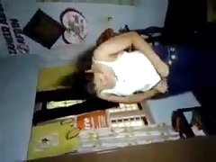 Міцний мужик в різних позах нахабно смажить тендітну симпатичну дівку порно з рудою