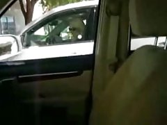 Красива пухкенька масажистка дрочить величезний член клієнта порно секс в рот
