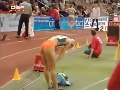 Блондинка смокче член сплячого чоловіка і приймає його в письку порно онлайн сільські дівки